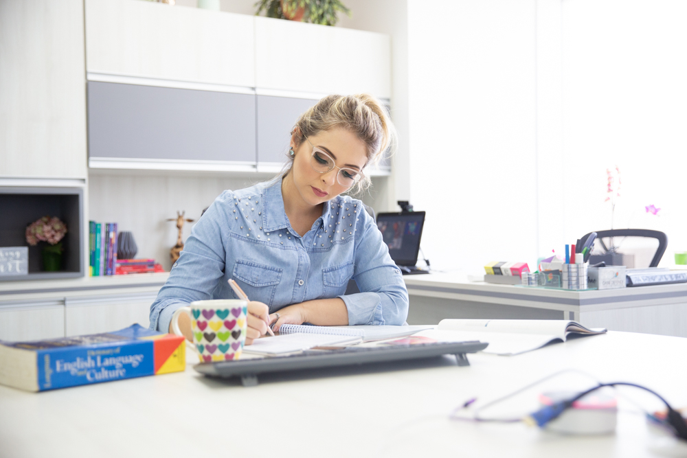 Inglês todo Santo dia é o que faltava para você finalmente conseguir colocar inglês na sua rotina, no seu dia a dia. Além das muitas aulas já disponíveis sobre todos os assuntos que você precisa pra colocar o ingles na sua rotina, você terá acesso a videos novos semanalmente
