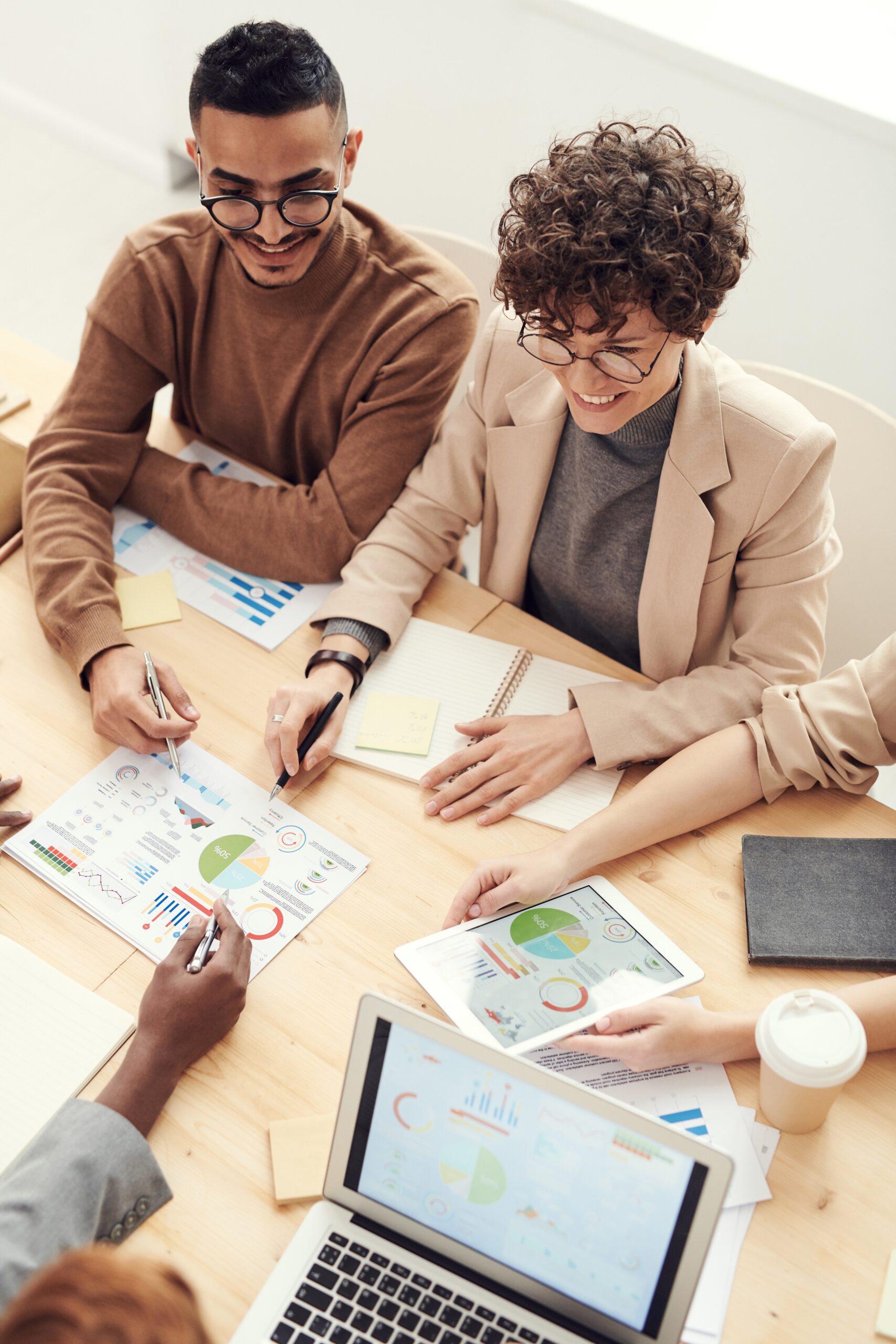 Os módulos Comercial, Suprimentos e Financeiro permitem aos prestadores de serviço uma gestão eficaz de contratos, projetos, estoque, clientes, fornecedores e demais aspectos relacionados ao seu negócio, proporcionando precisão nas informações e completa integração dos departamentos.
